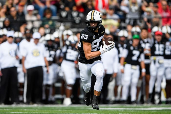 Oct 14, 2023; Nashville, Tennessee, USA; Vanderbilt Commodores wide receiver London Humphreys (83) makes a catch against the Georgia Bulldogs during the first half at FirstBank Stadium. Mandatory Credit: Steve Roberts-USA TODAY Sports
